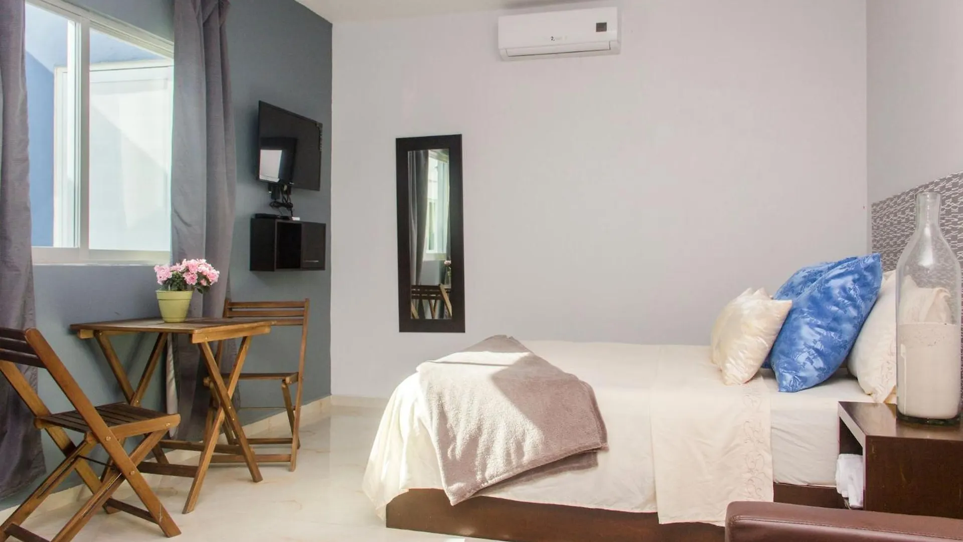 *** Guest house Room In Condo Playa del Carmen Mexico