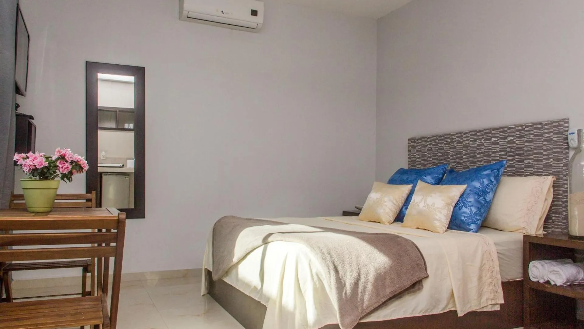 Room In Condo Playa del Carmen Guest house